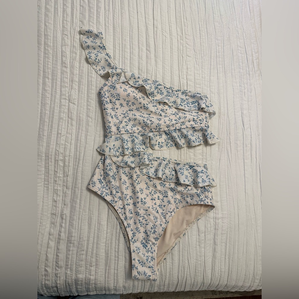 NWT Peony Renaissance Ruffle One Shoulder One Piece Swimsuit - Porcelain